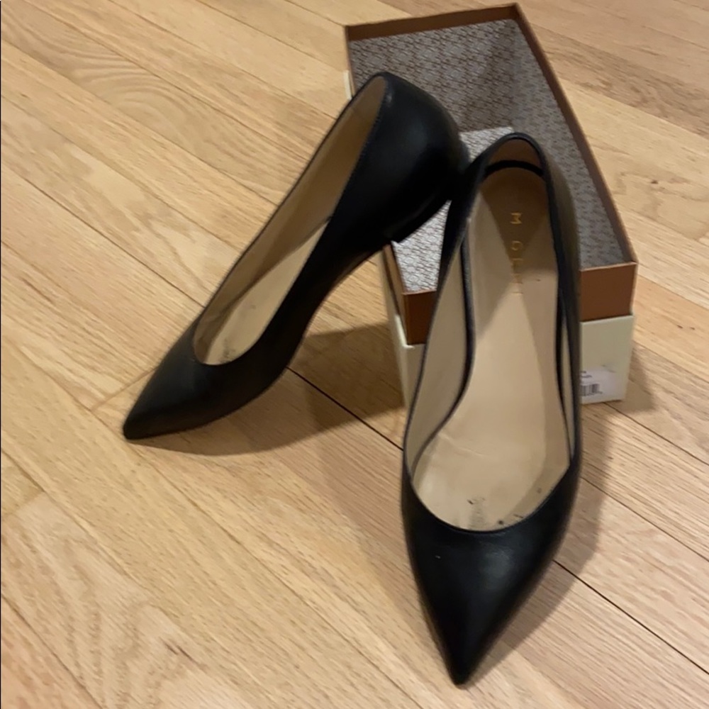 M. Gemi black flats